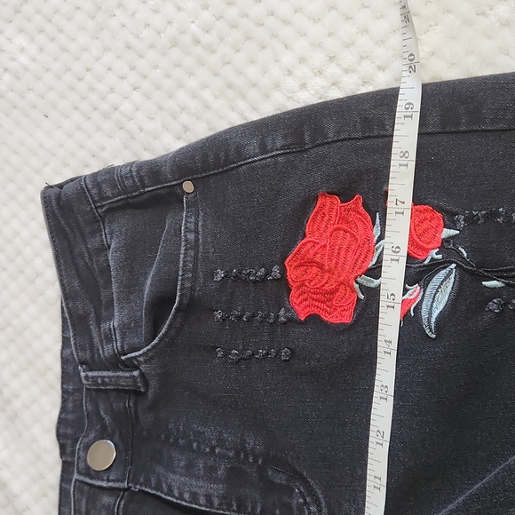 BLACK OMBRE WOMENA JEANS WITH RED ROSES SIZE 30 DISTRESSED - Picture 9 of 12